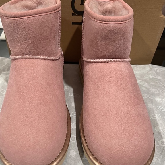 UGG Shoes - NEW UGG CLASSIC MINI SHINE Sheepskin Ankle Boots 1120872 SHELL PINK SIZE 7 NIB